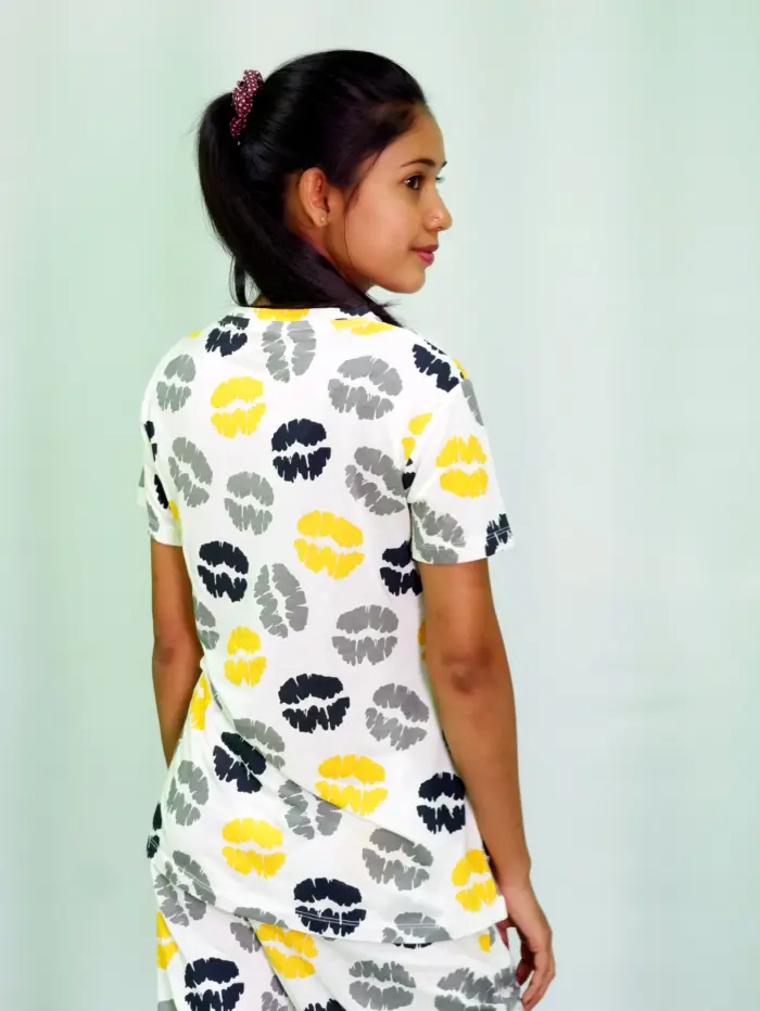 Kisses Print T-shirt & Pant Night Dress in Tofu