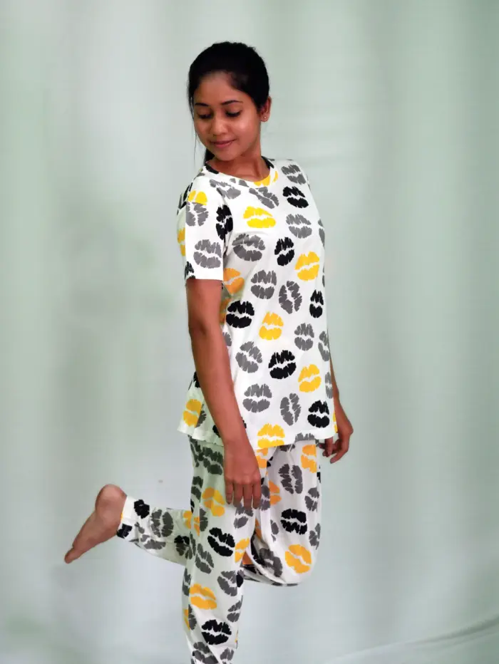 Kisses Print T-shirt & Pant Night Dress in Tofu